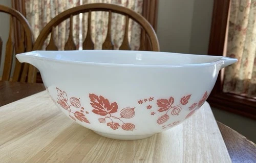 Chipped!  PYREX Pink Gooseberry Cinderella 443 - 2-1/2 QT Mixing Nesting Bowl