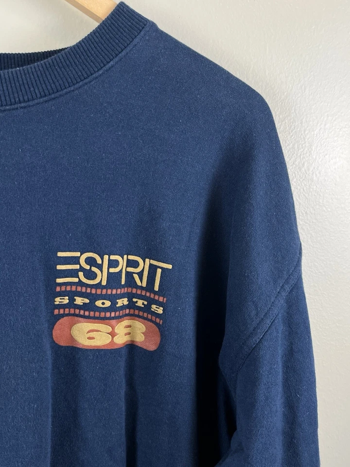 Sudadera ESPRIT De Colección Spellout Azul Marino Talla Mediana Hecha en Perú Logo Frontal Foto 2 de 4