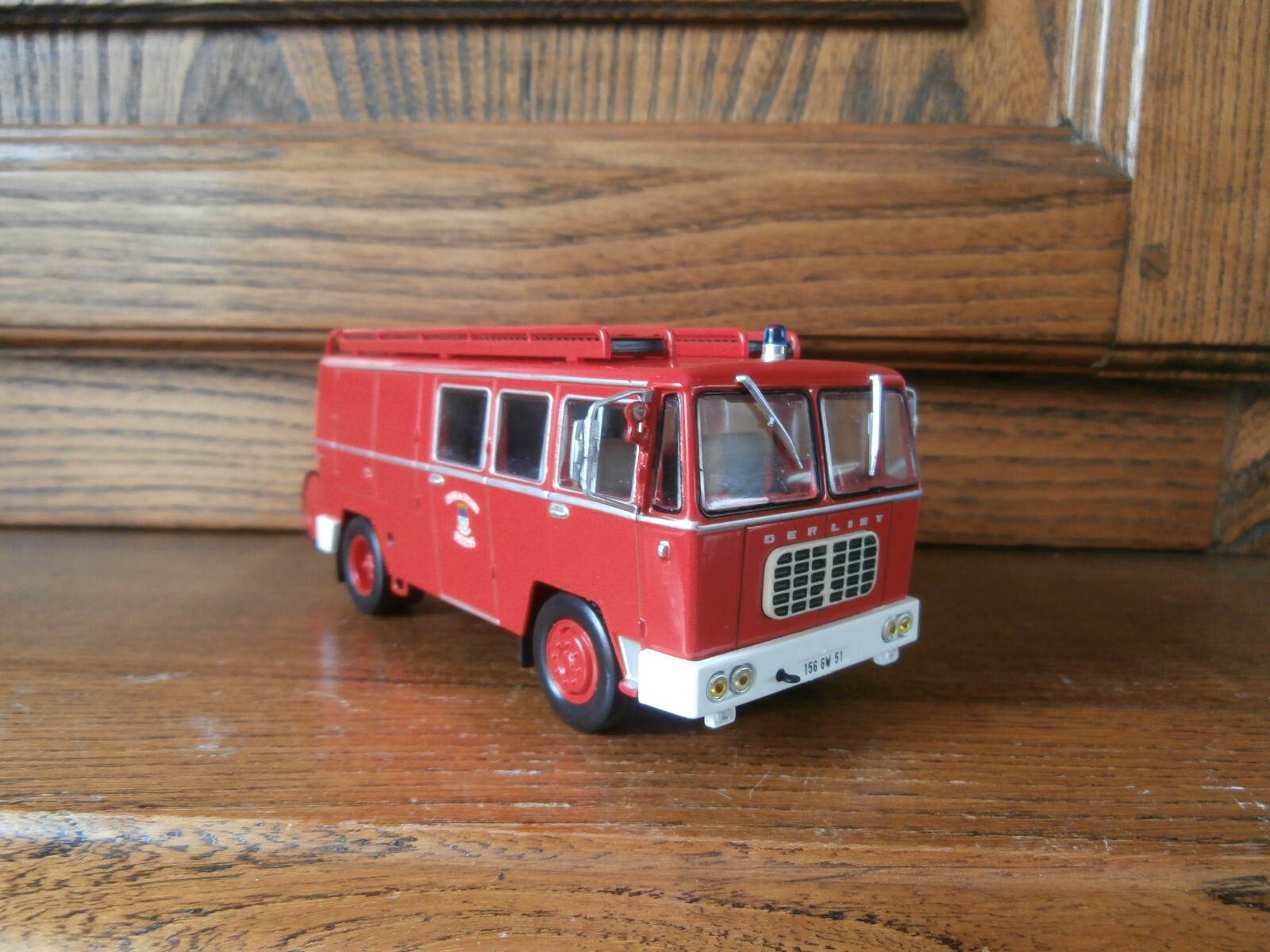 Camion pompier Berliet GAK 17 fourgon-pompe mixte 1/43e de haute précision de collection
