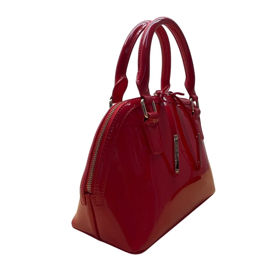 Bolso de mano BCBG rojo charol imitación cuero cúpula con asas doradas herrajes Foto 2 de 4
