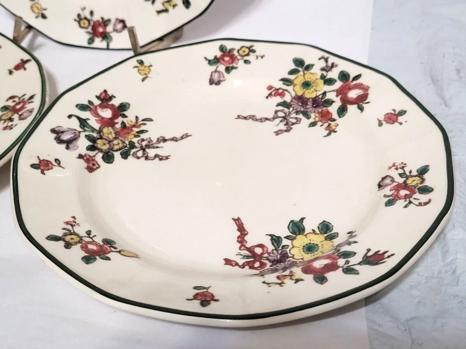 3 Vintage Royal Doulton Porcelain "Old Leed's Sprays" - 6 1/2” Plates - Image 4 of 4