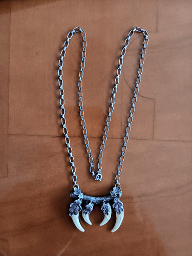 Necklace Vintage Pendant 4 Fox Teeth, Branch and Oak Leaves 835 Silver Oktoberfest - Picture 2 of 8