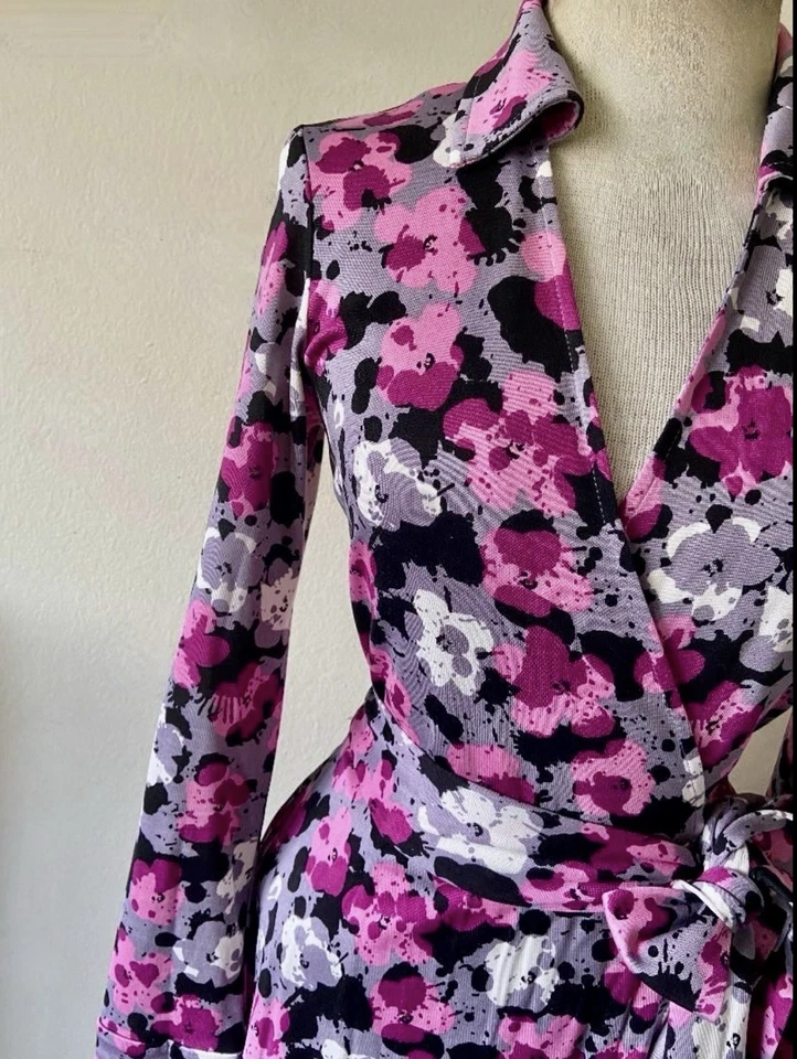 Vestido envolvente DVF Diane Von Furstenberg Andy Warhol T72 estampado floral múltiple 8 Foto 3 de 4