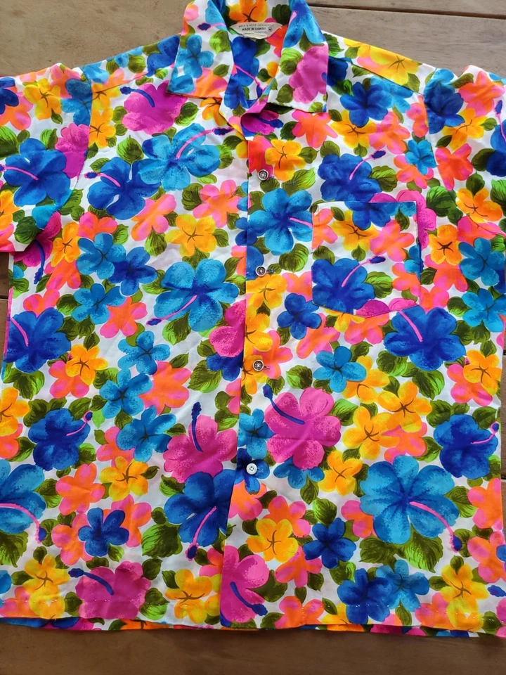 Camisa Aloha Hecha en Hawaii Talla Mediana Islas Flores Brillante Vibrante Diseño Mia Foto 4 de 4