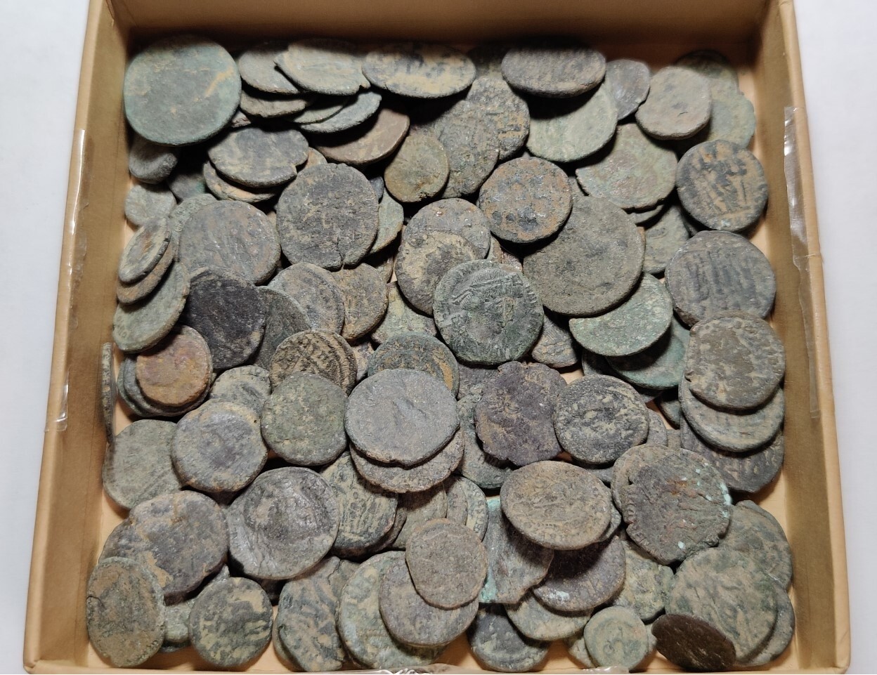 (1) Higher Grade Partially Cleaned Ancient Roman Coin / Constantine Era