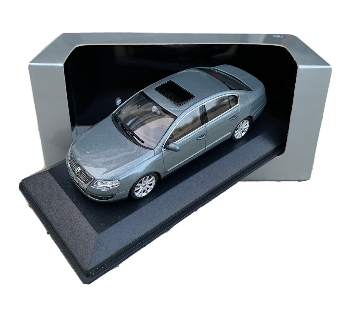 Volkswagen Passat B6 - 1/43 scale -VW Minichamps modelcar | eBay