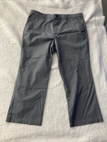 Croft & Barrow Herrenhose 42 x 30 grau vorne flach gerades Bein klassische Passform