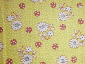 Vtg Cotton Fabric Yellow w/ Tiny White Dots &amp; Daisies 35.5 &#034;x 3 yds