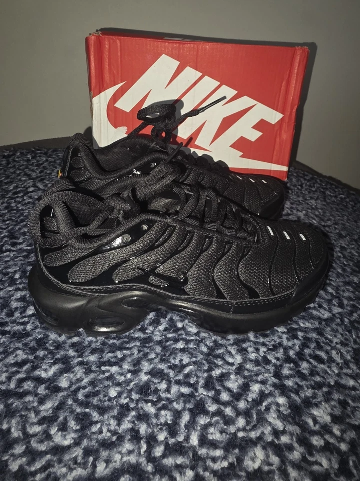 Nike Air Max Plus Low Triple Black - Image 3 of 4