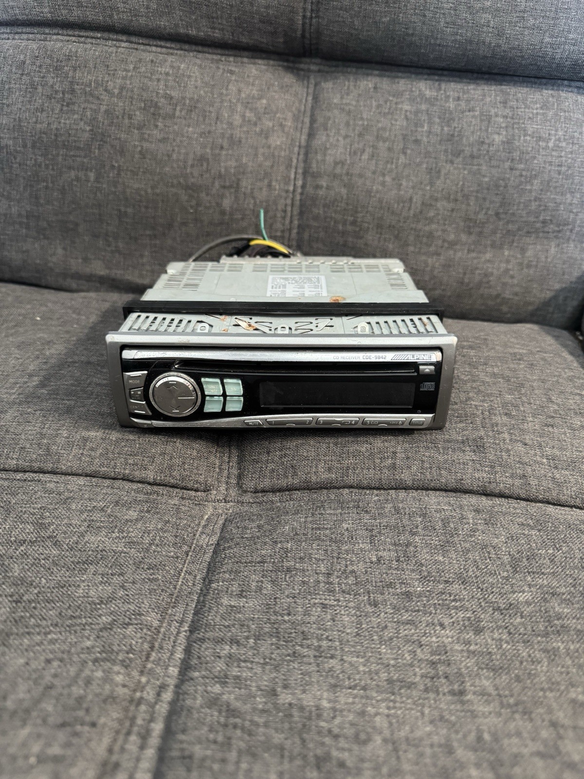 Alpine In Dash Car Radio Model CDE-9842 + Faceplate