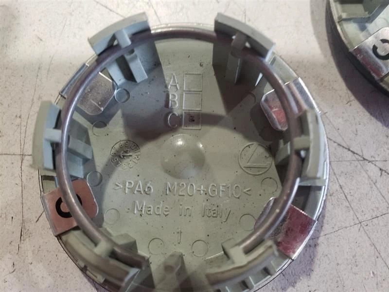 Maserati Quattroporte 2006 - Juego de 2 tapas centrales de rueda - OEM Foto 3 de 4