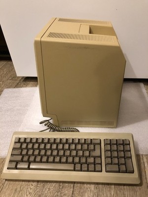 Vintage Apple Macintosh Plus 1Mb M0001A w./ Keyboard UNTESTED