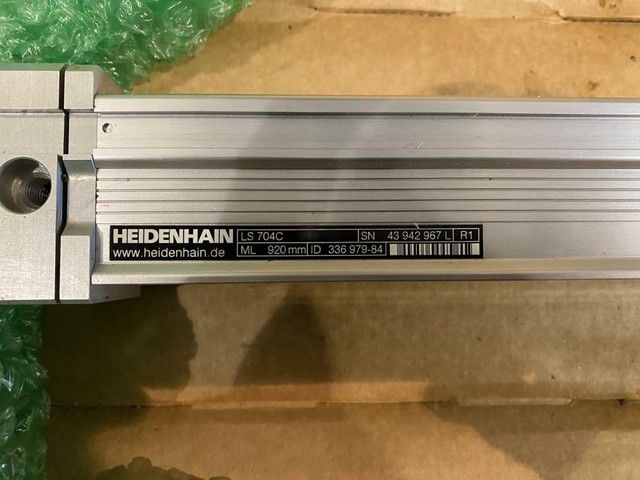 920mm GLASS SCALE LINEAR ENCODER HEIDENHAIN # LS 704C TRAVEL 920mm GLASS SCALE LINEAR ENCODER HEIDENHAIN # LS 704C TRAVEL