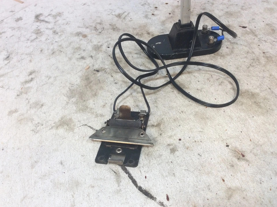 Lionel Modern Era 154 Railroad Crossing Highway Stop Signal O Gauge - Image 2 of 4