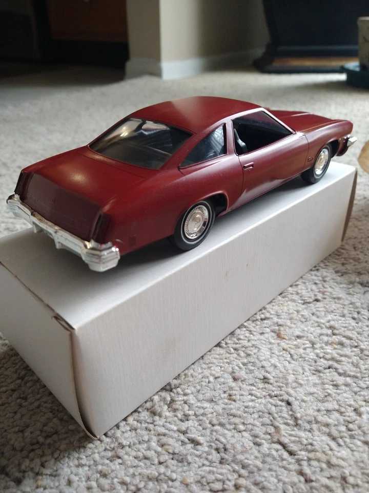 Jo-Han 1975 Oldsmobile Cutlass HDTP concesionario promoción modelo coche rojo carmesí ~ CE Foto 4 de 4