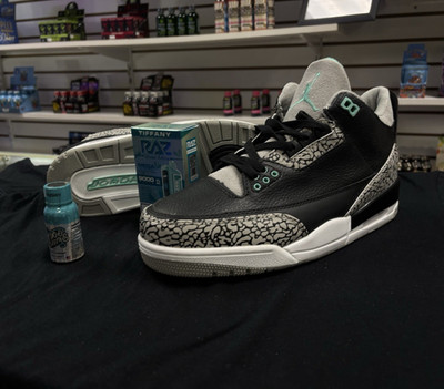 Jordan Air Jordan 3 Men s Mid Top Black/Gray/Green Lace-Up Sneakers New