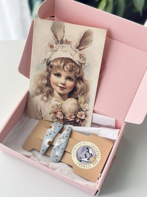Haarspangen mit Handstickerei. Haarschmuck mit Blumen. Ostern Haarschmuck