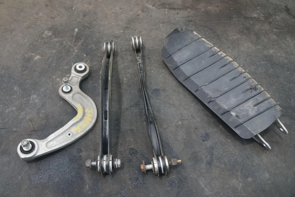 Juego 4 brazos de control izquierdo suspensión trasera 8W0505311H 8W0505397F OEM Audi S5 2019 Foto 2 de 4