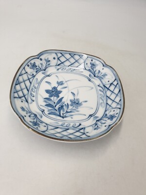JAPANESE PORCELAIN SQUARE W/SCALLOPED EDGE DISH