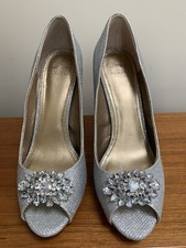 badgley mischka shoes 9 silver Belle