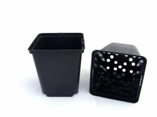 Schwarze Pflanzkörbe, Blumentöpfe