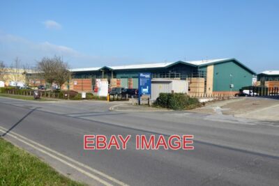 FOTO DAS FARADAY-ZENTRUM FARADAY ROAD CRAWLEY MEHRERE KLEINE DIENSTLEISTUNGSUNTERNEHMEN.