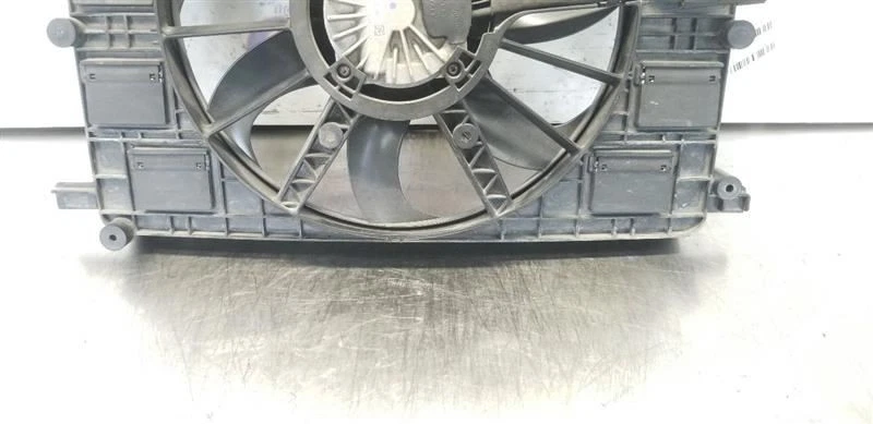 16 CHEVY CORVETTE C7 RADIATOR FAN ASSEMBLY 23297386 - Imagem 3 de 4