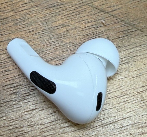 Apple AirPods Pro 2nd Gen. A2699 LEFT SIDE LIGHTNING AirPod No