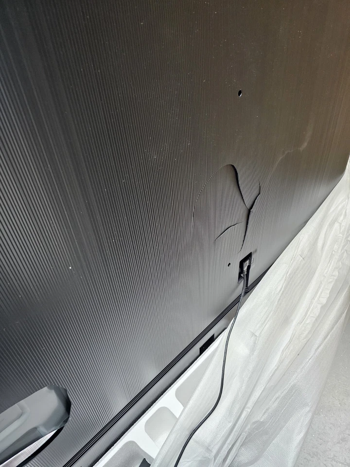 SAMSUNG UN98DU9000 98 Inch 4K UHD Crystal HDR Smart TV (2024) - UN98DU9000FXZA - Image 3 of 4