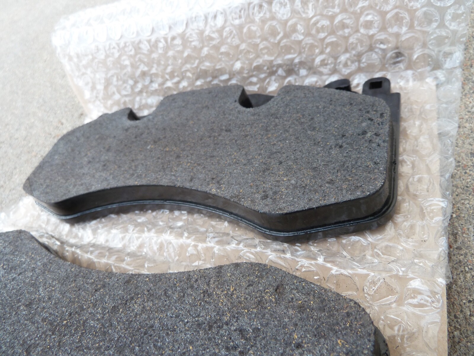 NEW Aston Martin Rapide Vantage V8 Factory BREMBO Front Brake Pad Kit Set Pads