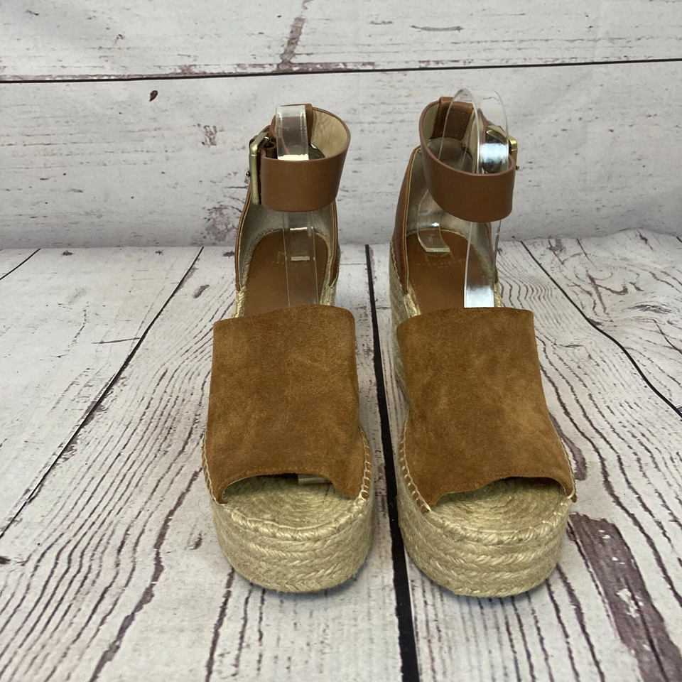 Sandalia Marc Fisher Adalyn para mujer 9,5 gamuza tostada cuero alpargata cuña ITM751 Foto 2 de 4
