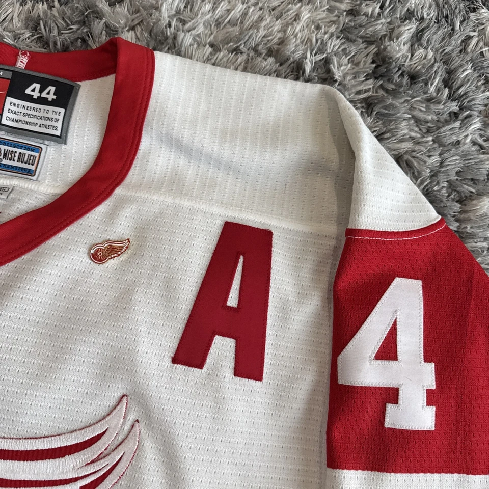 Authentic Vintage Nike Detroit Red Wings Brendan Shanahan Hockey Jersey Small S - Image 4 of 4