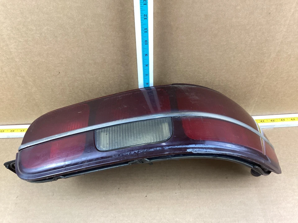 Conjunto de luz trasera derecha del lado del pasajero Chevrolet Caprice 1991-1992 Foto 4 de 4