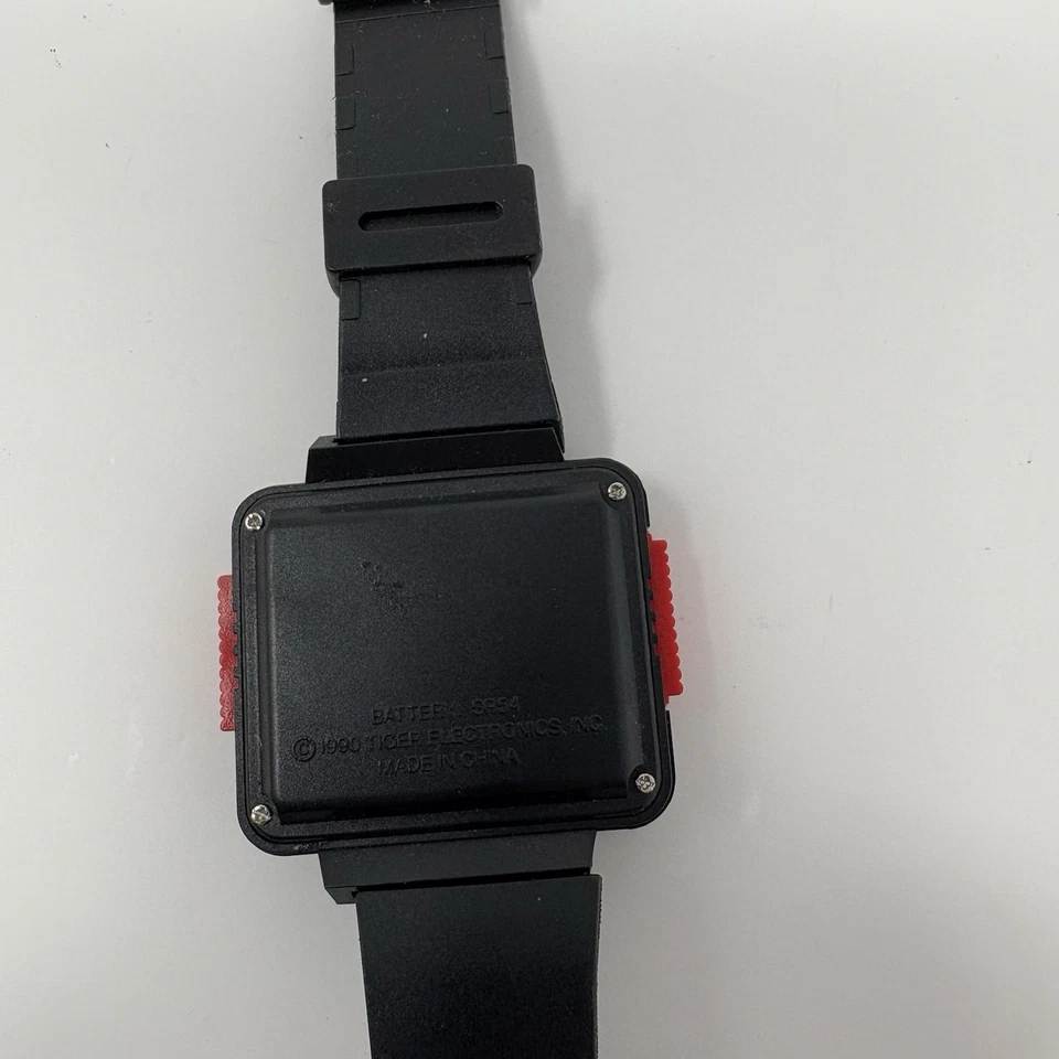 WWF Superstars Tiger Electronics Game Watch 1990 Hulk Hogan OOP Rare - Image 4 of 4