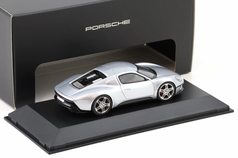 1:43 Spark Porsche 904 Living Legend Argento WAP DEALER - Immagine 2 di 3