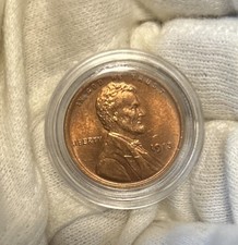 1913 Lincoln Wheat Penny - Almost Uncirculated. Super Rare.