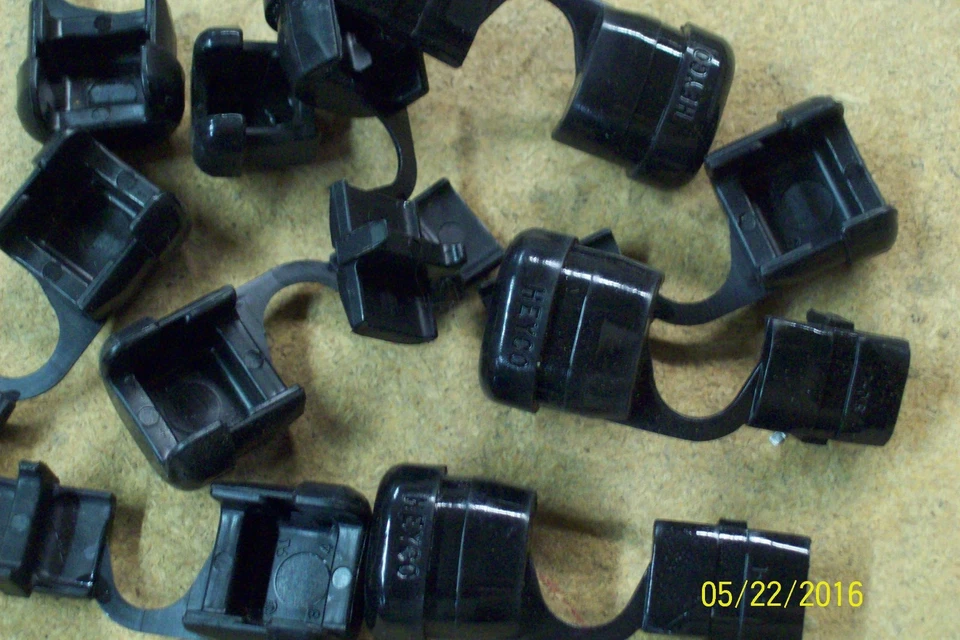 (25) HEYCO NYLON FLAT CABLE STRAIN RELIEF BUSHINGS 1484 SR 30-1 BLACK