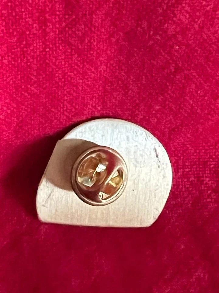 Vintage Marlboro Jean Alesi Formula 1 Ferrari Racing Helmet Pin Back Button - Image 3 of 3