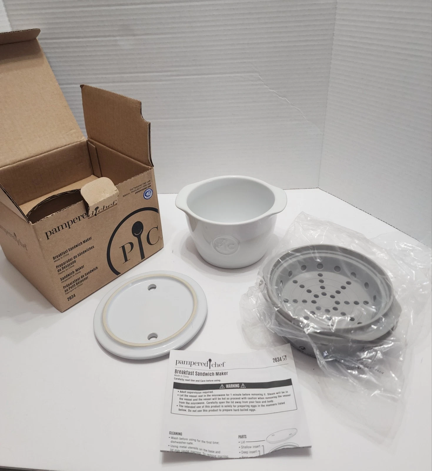 Pampered Chef Breakfast Sandwich Maker- NEW IN BOX- Ceramic White 2634