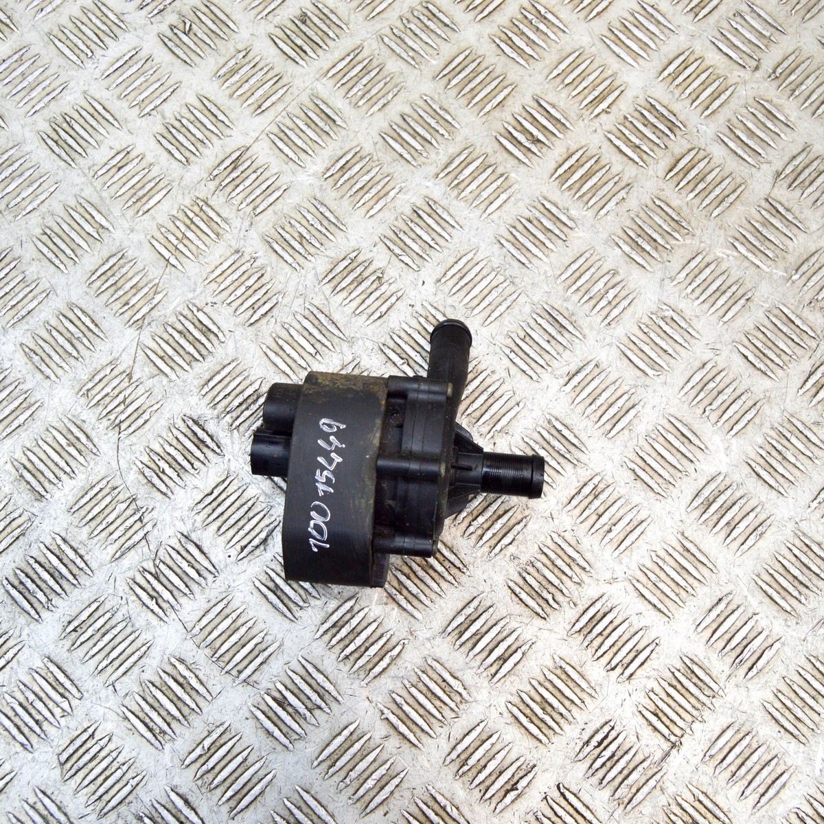 TESLA MODEL S 70D AWD Additional Water Pump Motor 1035348-00