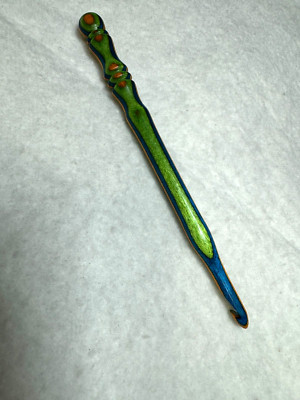 Lovely Key Lime Hand carved  WOOD  YARN  CROCHET HOOK  size I