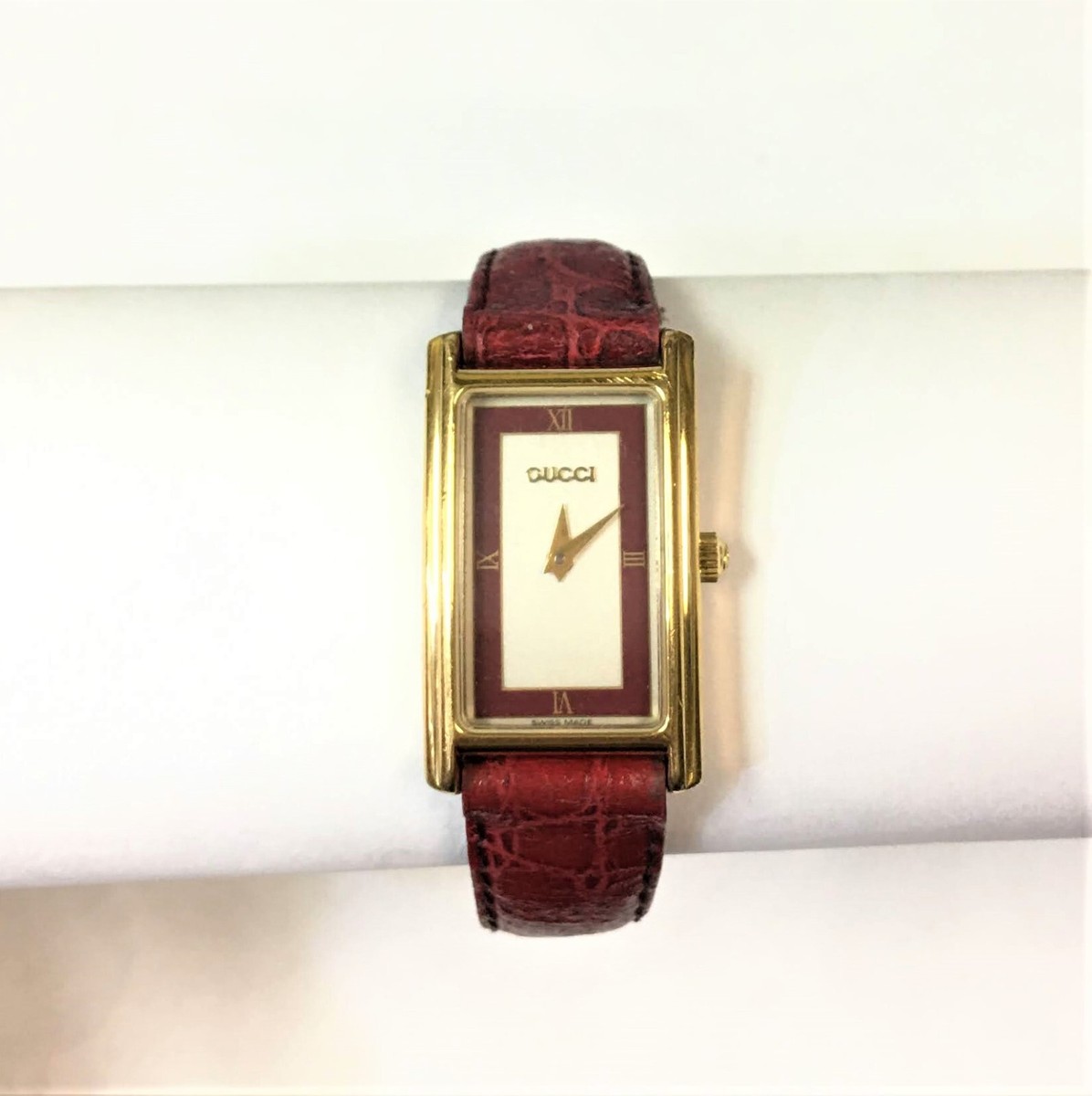 Woman's Gucci Red Watch with Leather Band Model:2600L (19mm Woman's Gucci Red Watch with Leather Band Model:2600L (19mm