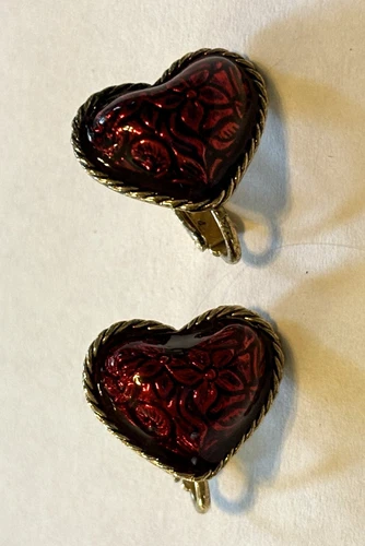 Cute Vintage Unmarked Red & Gold Tone Clip-On Heart Earrings