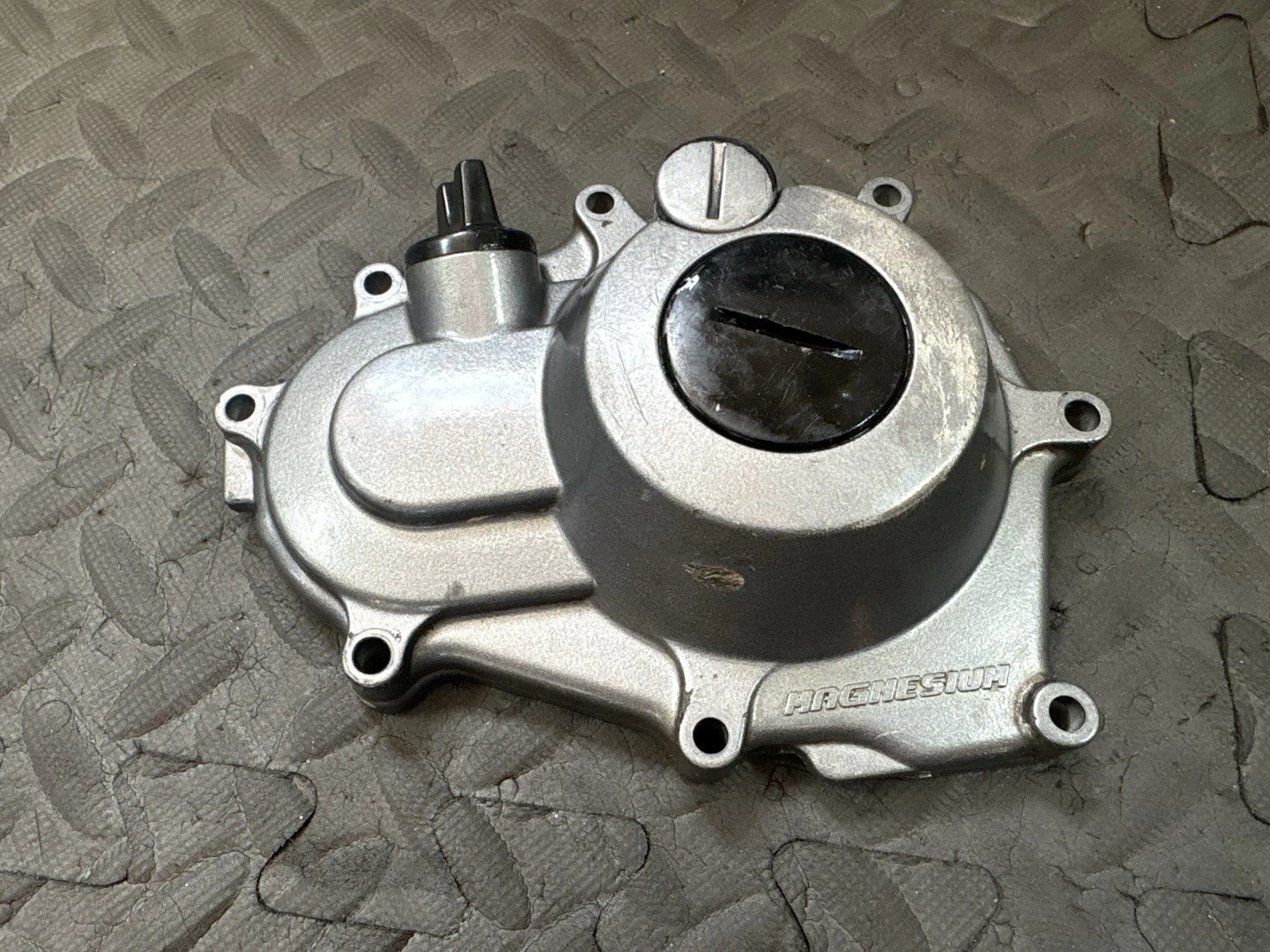 2005 03-05 YZ450F OEM STATOR LEFT MOTOR CRANKCASE SIDE CASE COVER LID CAP