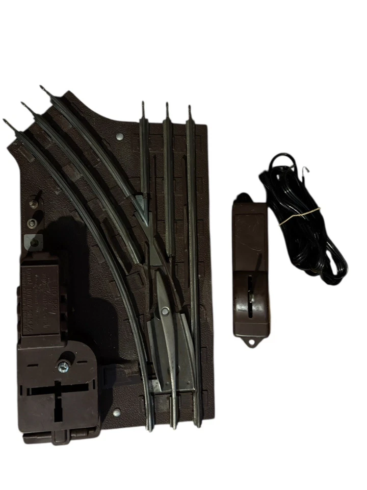 Lionel O-27 Gauge Remote Control Switch Left Hand Switch 6-5121 - Image 2 of 4