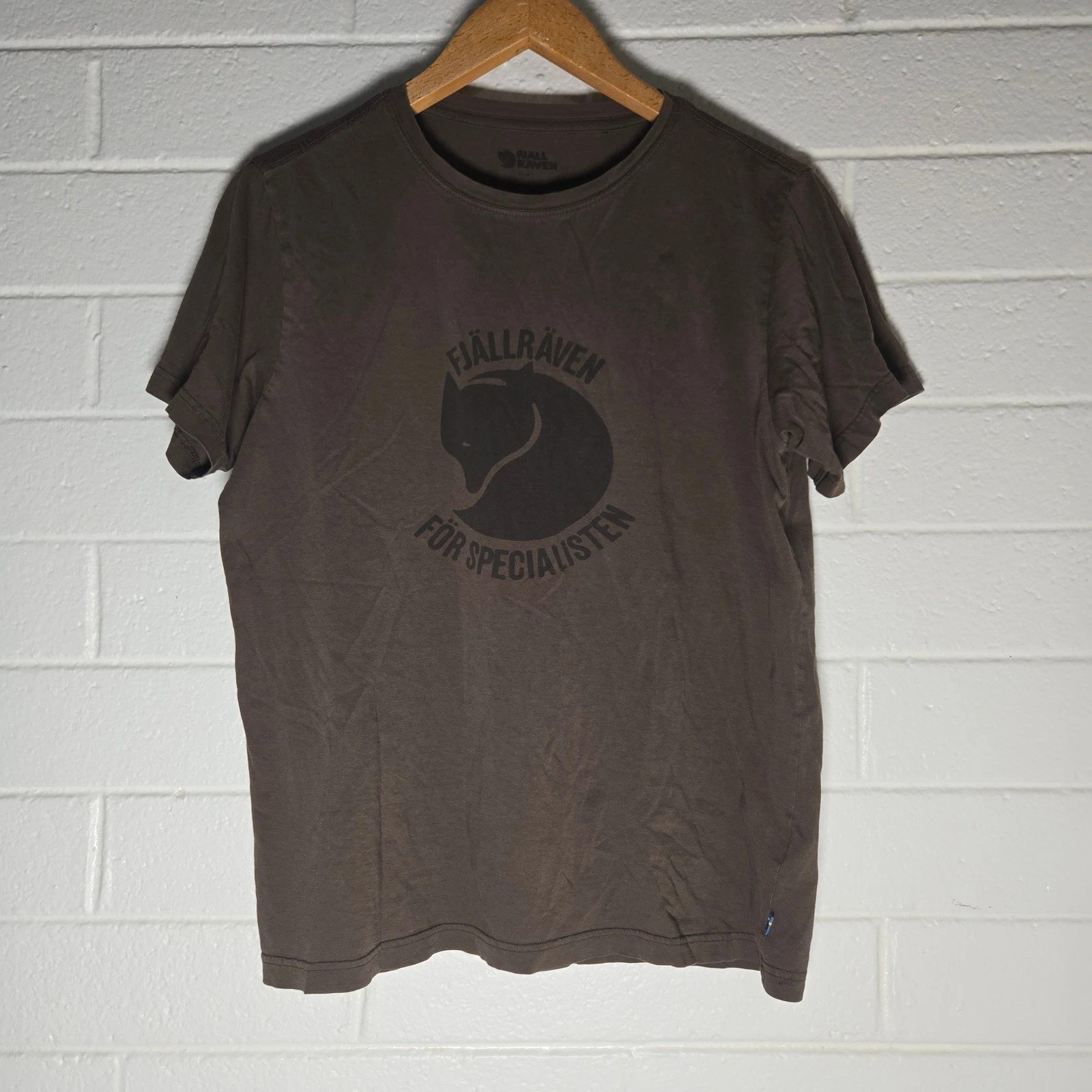 Fjallraven T-Shirt Mens Large Fox Logo Graphic Organic Cotton Hiking Outdoor