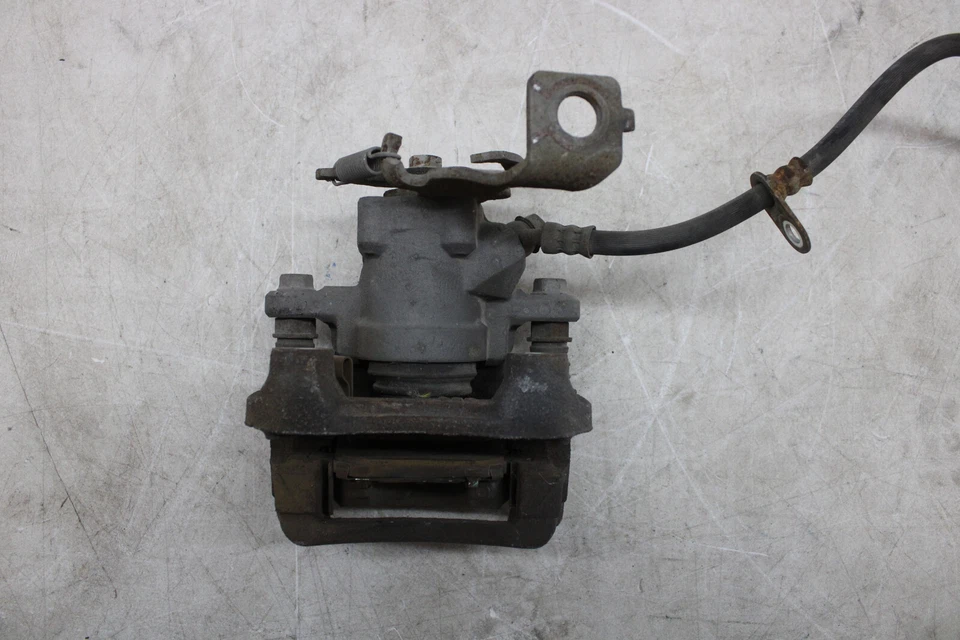 Toyota Corolla Scion IM 2016 pinza de freno trasera izquierda OEM 16 17 18 Foto 4 de 4