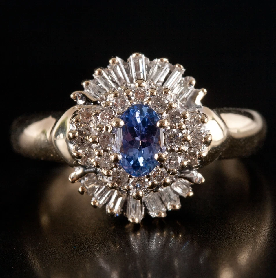 Anillo de compromiso con halo de diamantes ovalados de tanzanita de oro amarillo blanco de 14 k .89 ctw 5,5 g Foto 3 de 4