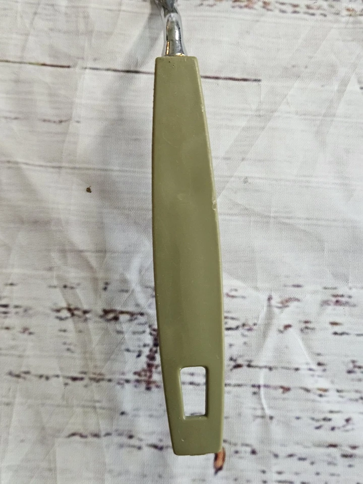 Espátula ranurada vintage Ekco 12" cromada EE. UU. mango verde oliva cocina... Foto 4 de 4