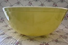 VINTAGE PYREX PRIMARY COLOR YELLOW 4 QT NESTING MIXING BOWL 404 USA